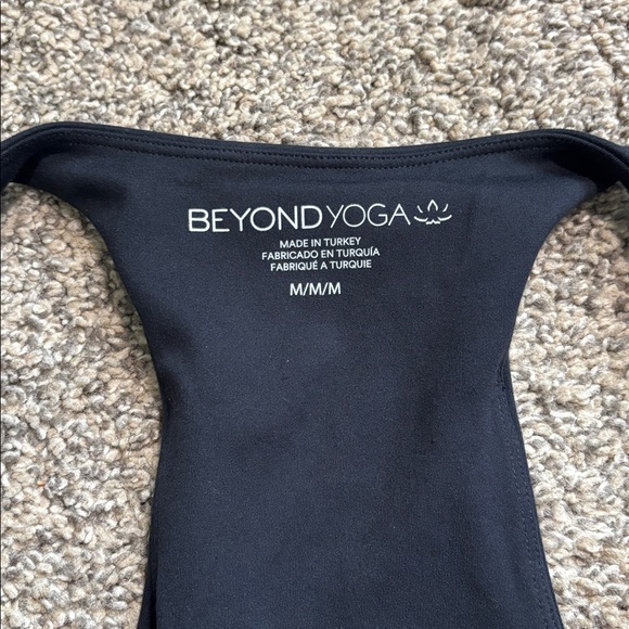 Beyond Yoga Powerbeyond Intensity Racerback Cropped Tank size medium NWT - Picture 3 of 4